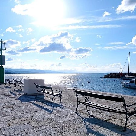 Studio Apartment Surf By The Sea Opatija Eksteriør billede