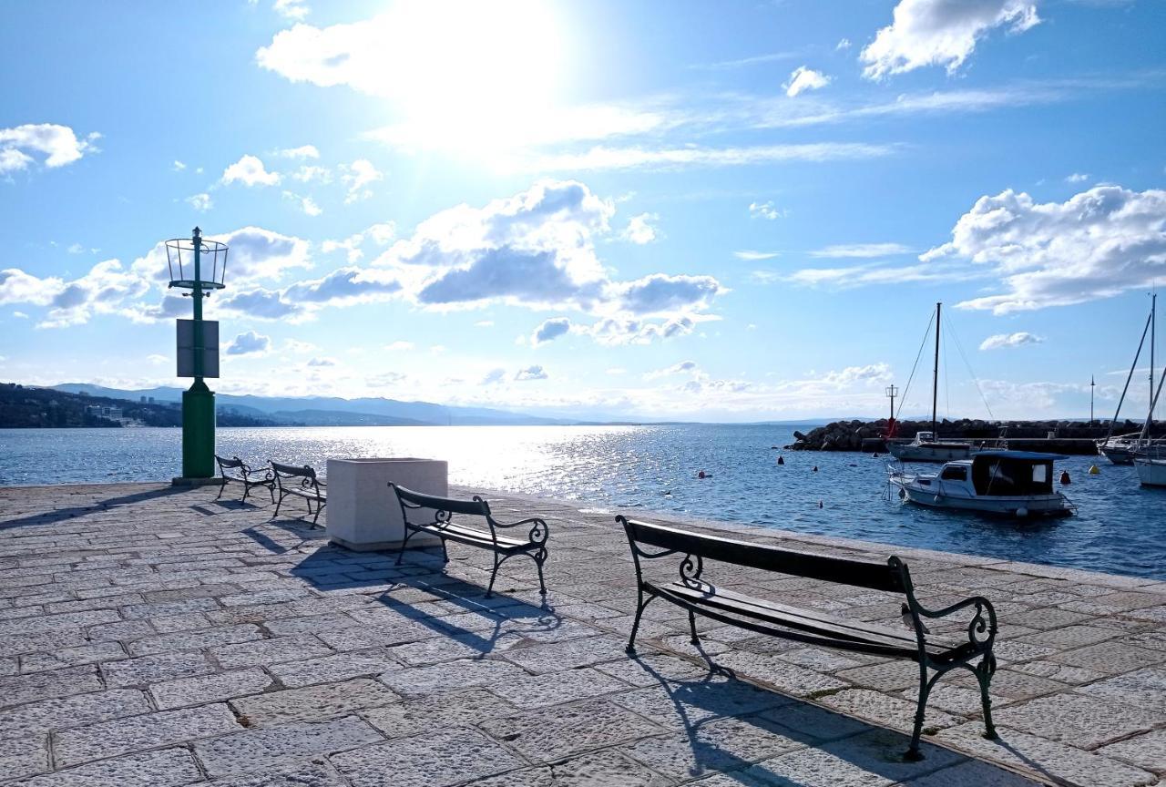Studio Apartment Surf By The Sea Opatija Eksteriør billede
